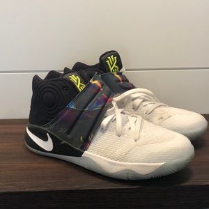 Kids Kyrie Irving Shoes 6.5Y EUC.